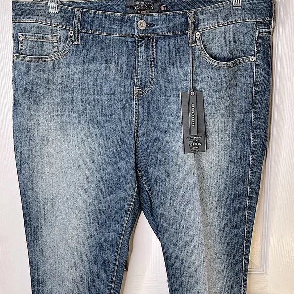 Don’t miss OUT 👀! NWT - fresh pair of skinny 👖 anyone? These are premium ultra - Picture 11 of 16